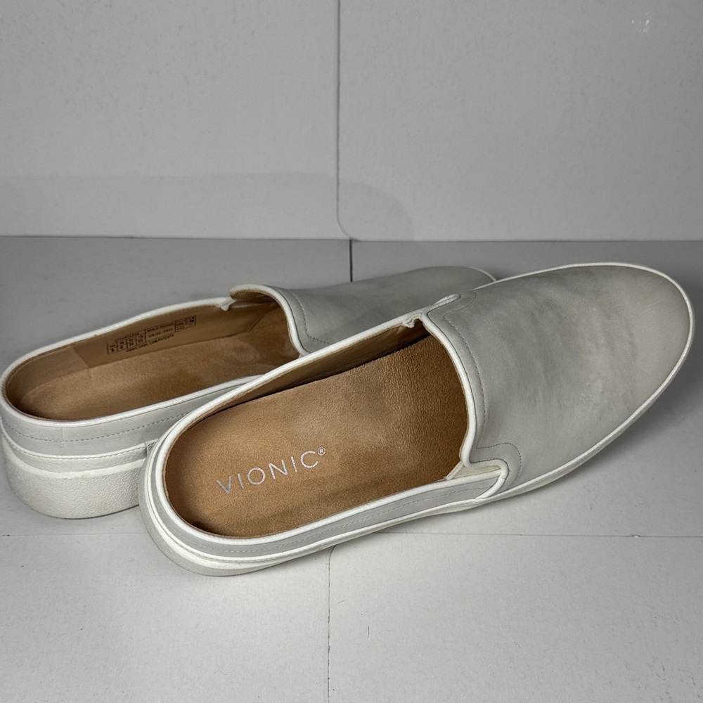 Vionic Men's Cream Slip-On Loafers